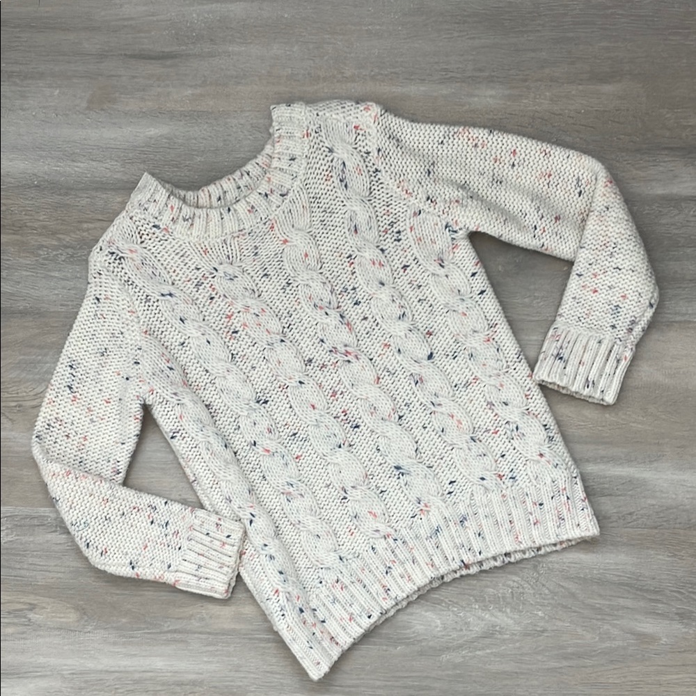 Like new Oshkosh girl’s cable knit speckled sweater